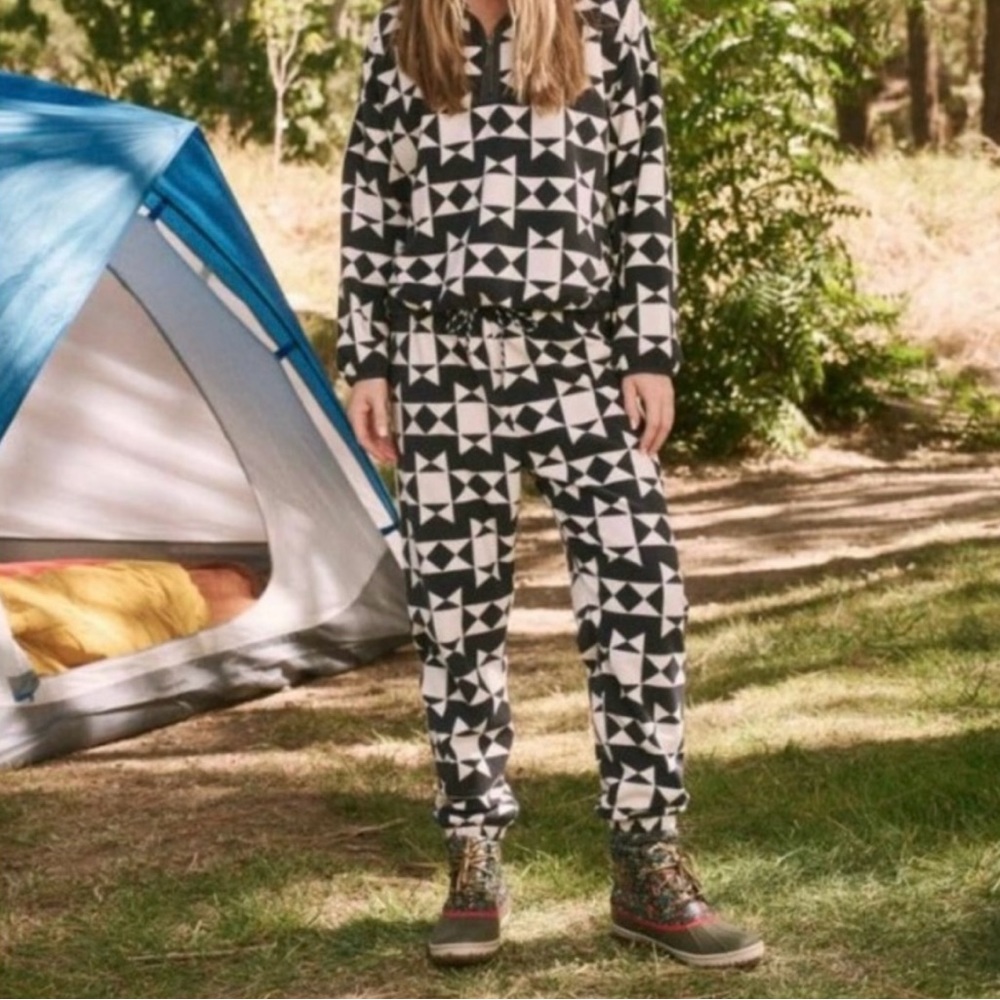 The Great + Eddie Bauer Collab Fleece Pants
